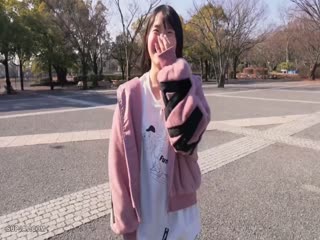 [日本] 紺野美衣奈破壞版AV～可愛巨乳女大生在跳阿波舞時被男伴盯上了！ (CAWD-219)